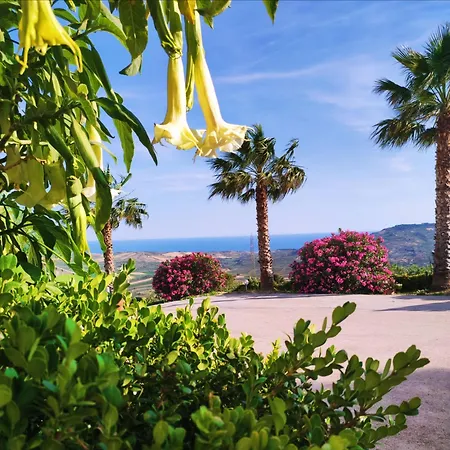 فندق مبيت وإفطار Tenute Lazzarino 4*